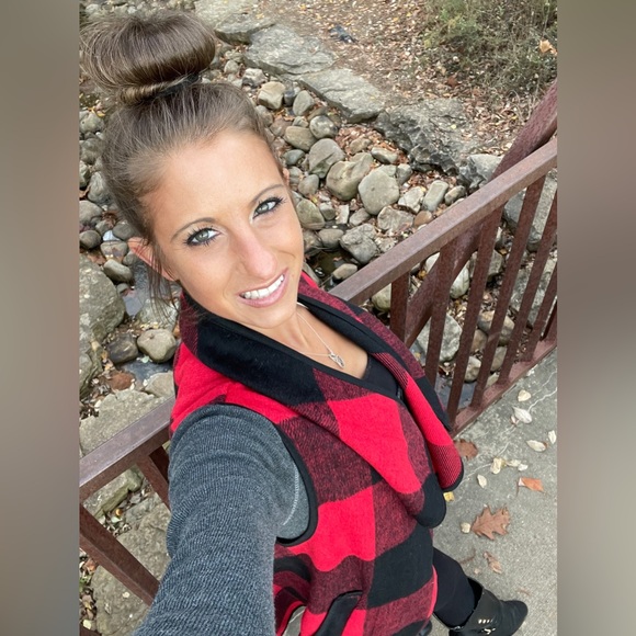 Meet your Posher, Jennifer - Picture 3 of 16